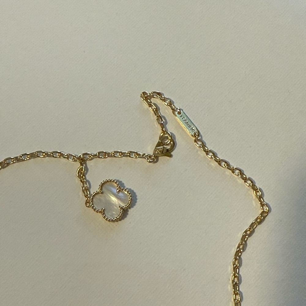 Elegant Clover Necklace – Inspired by Timeless Luxury Design - Picture 13 of 14